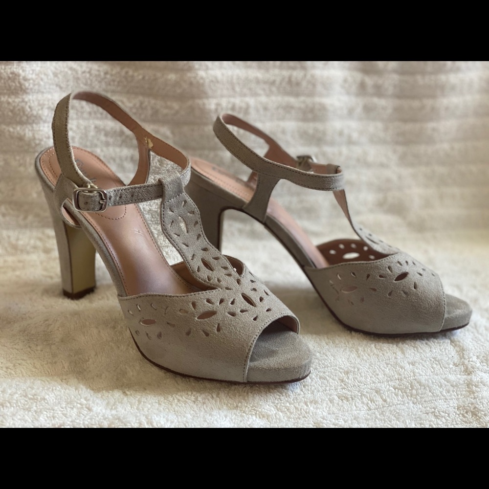 Detailed Cutouts Heels, Women’s Size 8.5